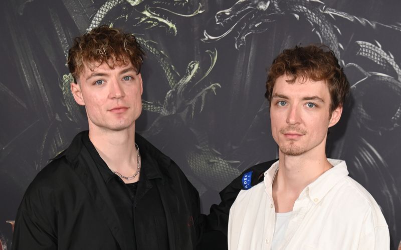 In der neuen Staffel von "The Voice Kids" (ab Samstag, 14. Februar, 20.15 Uhr, in SAT.1 und kostenfrei auf Joyn) nehmen Heiko (links) und Roman Lochmann auf den Coach-Stühlen Platz.