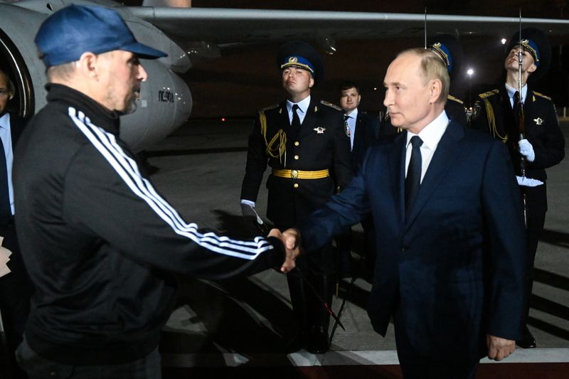 Die Agenten der russischen Geheimdienste sind ein scharfes Schwert Präsident Putins. In einem großen Gefangenenaustausch mit dem Westen holte der russische Präsident im Sommer 2024 hochrangige Agenten nach Hause und empfing sie persönlich am Flughafen in Moskau.