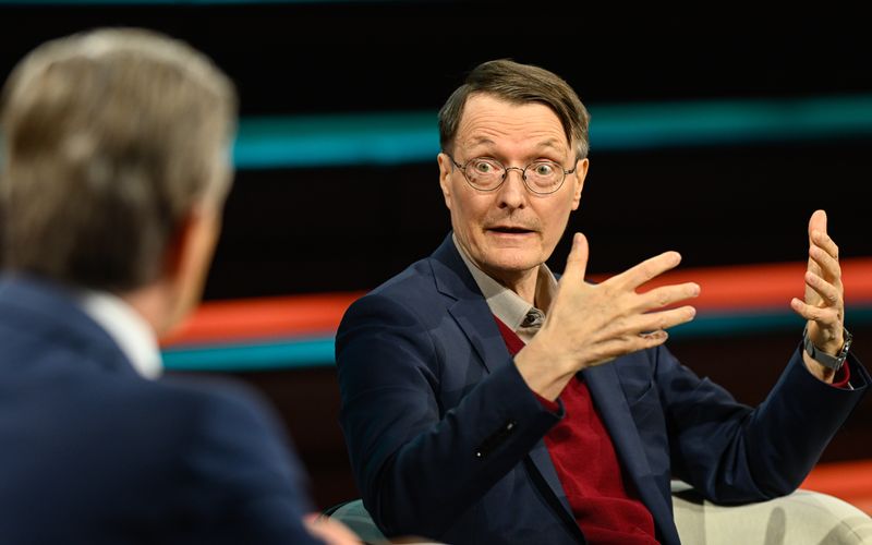 SPD-Politiker Karl Lauterbach ließ es sich bei "Markus Lanz" nicht nehmen, verbal gegen Friedrich Merz auszuteilen.