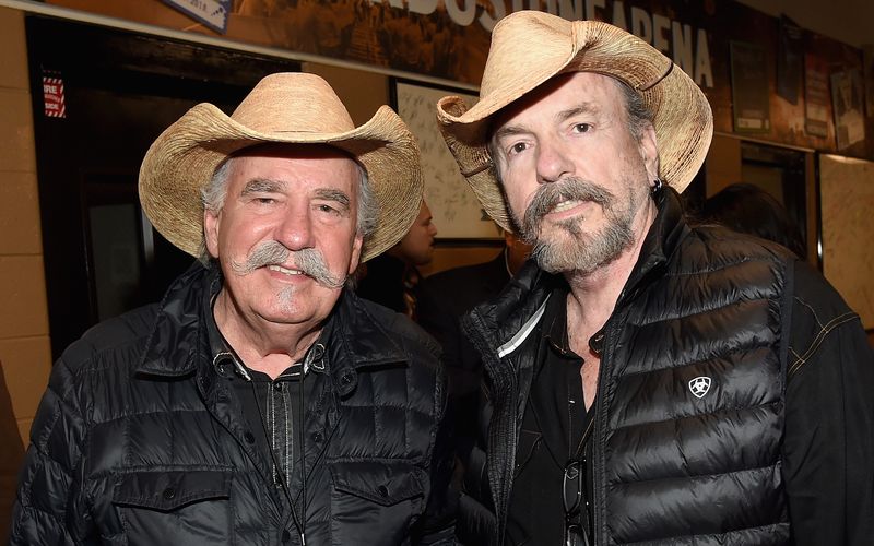 Ihren größen Hit "Let Your Love Flow" kennt jeder - entweder in der Version der Bellamy Brothers selbst oder in der eingedeutschten Variante von Jürgen Drews, der mit "Ein Bett im Kornfeld" seinen größten Hit hatte. Howard Bellamy (links), der ältere der beiden Brüder, feiert am 2. Februar seinen 80. Geburtstag. Aus diesem Anlass zeigen wir die erfolgreichsten Geschwister-Combos der Musikgeschichte.