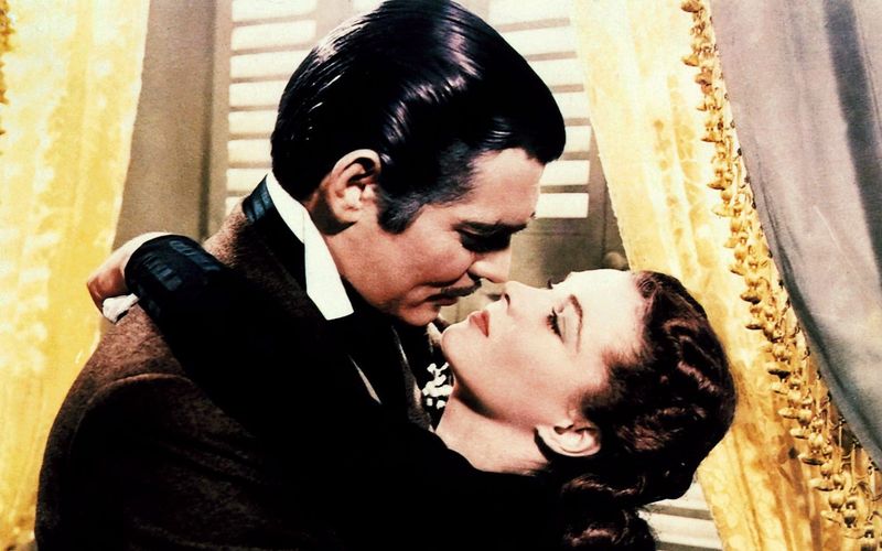 Ein Film, der seine beiden Hauptdarsteller unsterblich machte: In "Vom Winde verweht" spielen Clark Gable und Vivien Leigh den Lebemann Rhett Butler und die verwöhnte Scarlett O'Hara, die eine dramatische Liebe verbindet.