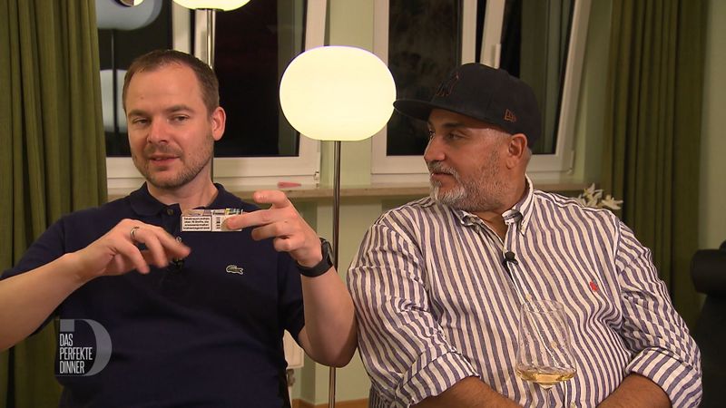 Bei "Wetten, dass ..?" erkannte Richi (links) vor 25 Jahren durch Schütteln, wie viele Zigaretten noch in der Schachtel waren.
