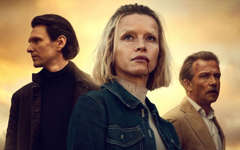 Zwei Jahre nach der ersten Staffel "Oderbruch" wird die Geschichte um Maggie Kring (Karoline Schuch) und den Ermittler Zajak (Lucas Gregorowicz, rechts) fortgesetzt. Mit Quito (Sabin Tambrea) und einigen anderen stoßen ein paar neue Figuren zum Cast. 