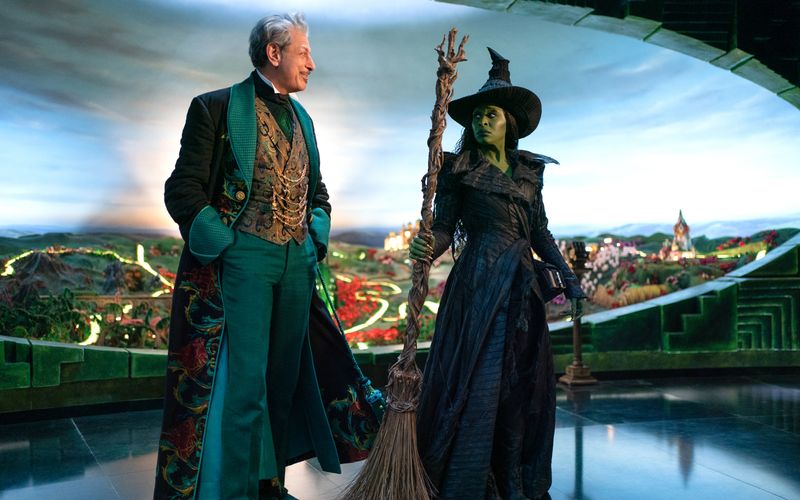 Elphaba (Cynthia Erivo) hat keine Lust, dem Zauberer von Oz (Jeff Goldblum) die Hand zu reichen.