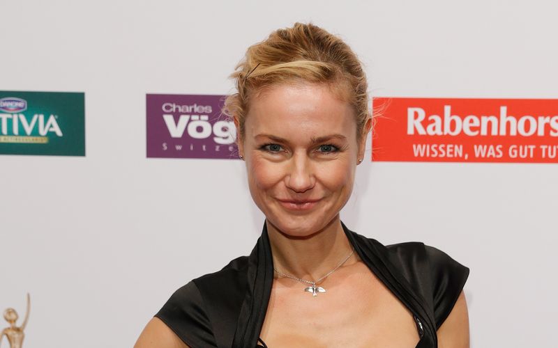 Schauspielerin Rhea Harder-Vennwald spricht im Interview anlässlich der 500. Folge von "Notruf Hafenkante" (Donnerstag, 19. Februar, 19.25 Uhr) darüber, wie sie ihr Mutterdasein und ihren Job unter einen Hut bekommt.