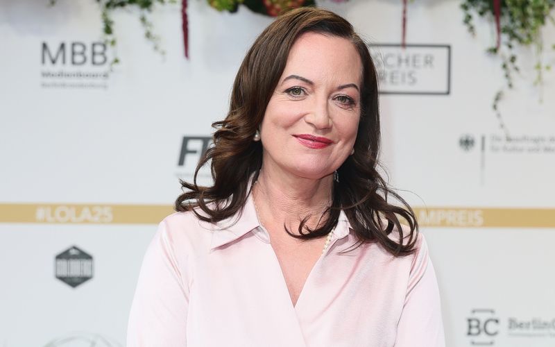 "Natürlich bin ich mit den Redakteuren, Autoren und Produzenten im Gespräch, und so ergibt es sich, dass diese Figuren nicht nur Kraft haben, sondern auch eine innere Moral und einen Wertekanon": Schauspielerin Natalia Wörner (2025 in Berlin) spielt stets besonders engagierte Frauenrollen. Nun ist sie wieder einmal in der ZDF-Reihe "Unter anderen Umständen" zu sehen - zum 25.Mal.