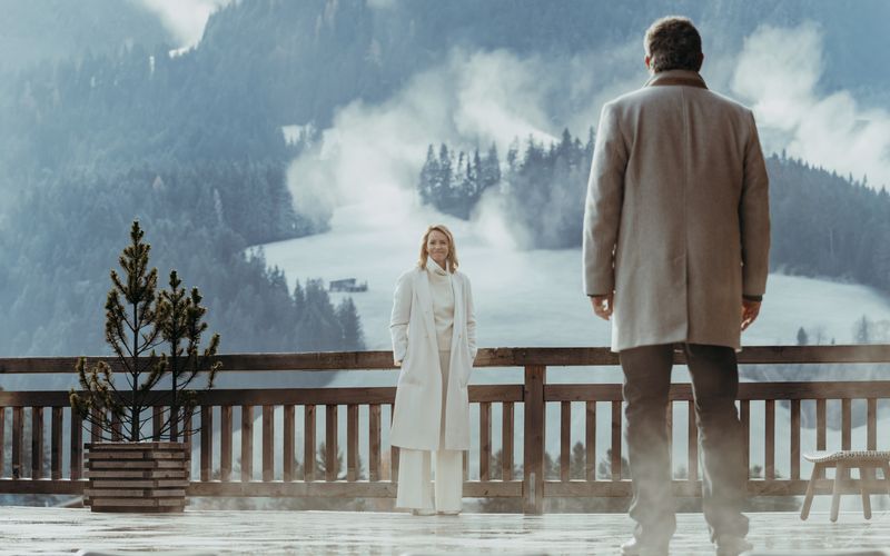 Welchen Grund hat Franziska Hofstetter (Simone Hanselmann) für den plötzlichen und geheimnisvollen Besuch bei ihrem ehemaligen Lebensgefährten Dr. Martin Gruber (Hans Sigl)?