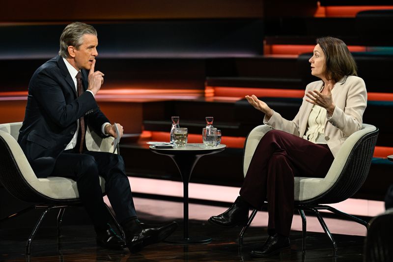 ZDF-Moderator Markus Lanz debattierte mit SPD-Politikerin Katarina Barley über mögliche Kriegsverbrechen Russlands in der Ukraine.