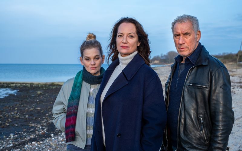 Seit 20 Jahren ermitteln Jana Winter (Natalia Wörner, Mitte) und Matthias Hamm (Ralph Herforth) zusammen. Alwa Sörensen (Lisa Werlinder) stieß 2020 zum Team dazu. 
