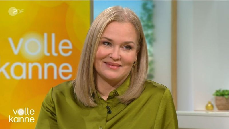 Judith Hoersch (44) spielt seit 2019 die Hebamme Lena Lorenz in der gleichnamigen ZDF-Serie. Vor kurzem hat sie außerdem ihr erstes Buch veröffentlicht.