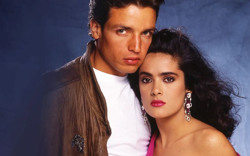 Fast nicht zu erkennen: In der mexikanischen Telenovela "Teresa" spielte Salma Hayek ihre erste große Rolle.