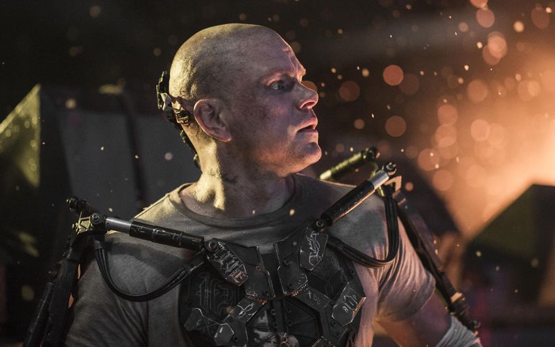 Im Jahr 2154 herrscht auf der Erde eine kleine Oberschicht über Menschen wie Max (Matt Damon). 