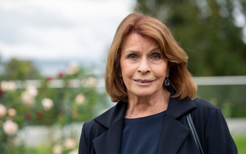 Nach ihrem schweren Sturz hat sich Senta Berger nun selbst zu Wort gemeldet.