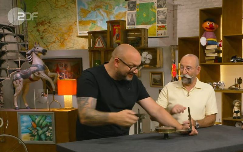 Bevor die "Bares für Rares"-Expertise so richtig begann, kriegten sich Horst Lichter und Experte Sven Deutschmanek in die Haare. 