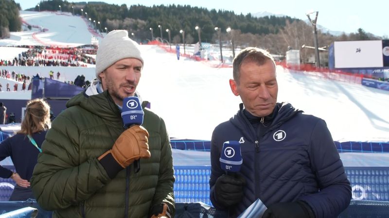 Kritische Blicke vor der Olympia-Abfahrt der Männer: Experte Felix Neureuther (links) und Moderator Markus Othmer konnten später aufatmen: Es gab keine schweren Stürze.