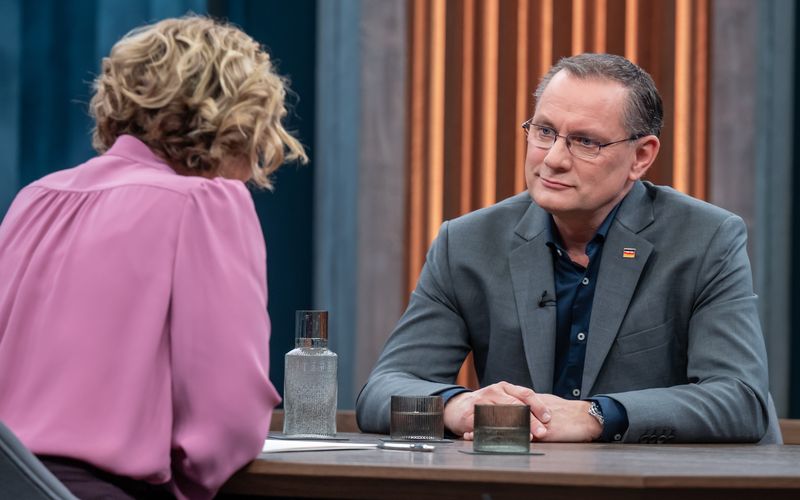 Caren Miosga wollte mit AfD-Chef Tino Chrupalla über US-Präsident Donald Trump sprechen.