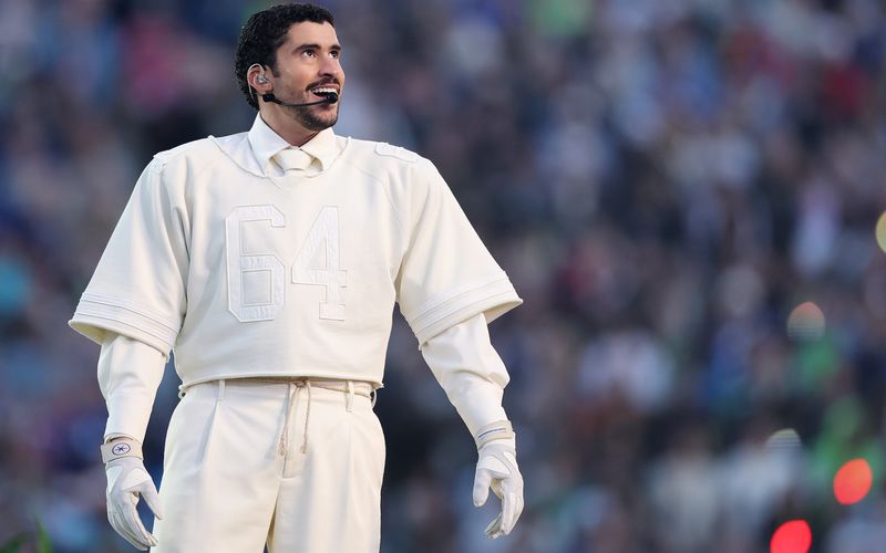 Bad Bunny sparte bei seiner Superbowl-Halbzeitshow nicht mit politischen Anspielungen.