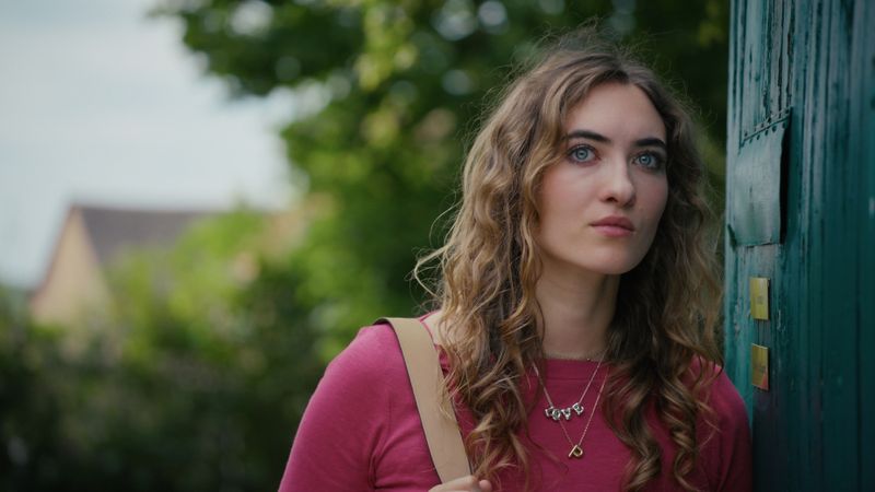 Emmy Pilawa ist schon bald in der neuen SAT.1-Dailysoap "Ein Hof zum Verlieben" an der Seite von "Stromberg"-Schauspielerin Diana Staehly zu sehen.