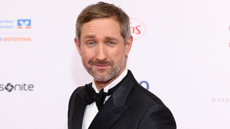 SAT.1-"Frühstücksfernsehen"-Moderator Daniel Boschmann ist schon auf viele internationale Stars getroffen - einer blieb ihm jedoch ganz besonders in Erinnerung.