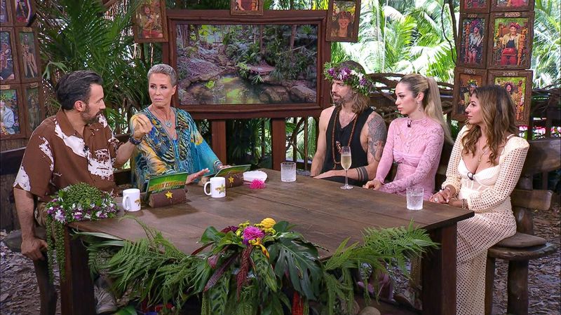 Moderatorin Sonja Zietlow (Zweite von links) machte sich in den Augen von Dschungel-Fans zum Anwalt von Gil Ofarim (Mitte).