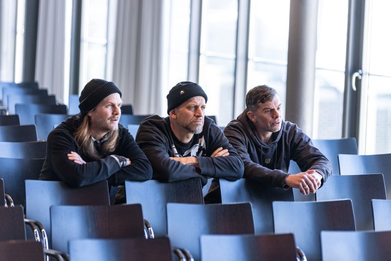 "Je mehr Zeit vergangen war, desto schwerer ist es uns gefallen, diesen Neustart zu wagen", sagt der Sportfreunde-Stiller-Gitarrist Peter Brugger (links) im Interview über ihre mehrjährige Pause ab 2016: "Irgendwann hat uns der Gedanke beschlichen, dass es das nicht gewesen sein kann."