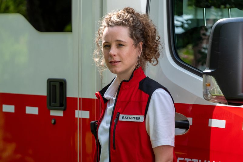 Klara Deutschmann spielt in "Einfach Elli" die titelgebende junge Notfallsanitäterin, die mit ADHS lebt. 
