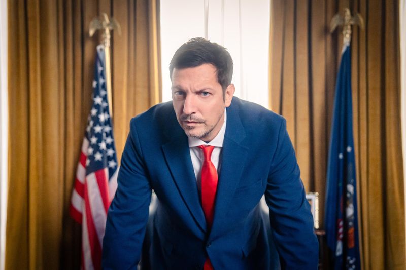 Ein Jahr nach Beginn der zweiten US-Präsidentschaft Donald Trumps blickt der Film "Thilo Mischke. Trump - The greatest Realityshow" vor Ort auf die Veränderungen in den USA. Der preisgekrönte Reporter trifft Anhänger und Kritiker des Präsidenten und seiner MAGA-Bewegung.