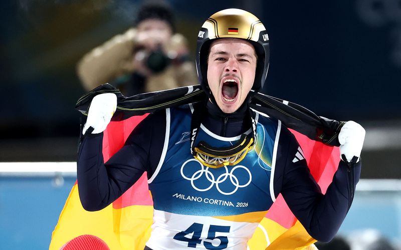 Er hatte Grund zur Freude: Der Ski-Springer Philipp Raimund holte am Montag auf der Normalschanze Olympisches Gold.  