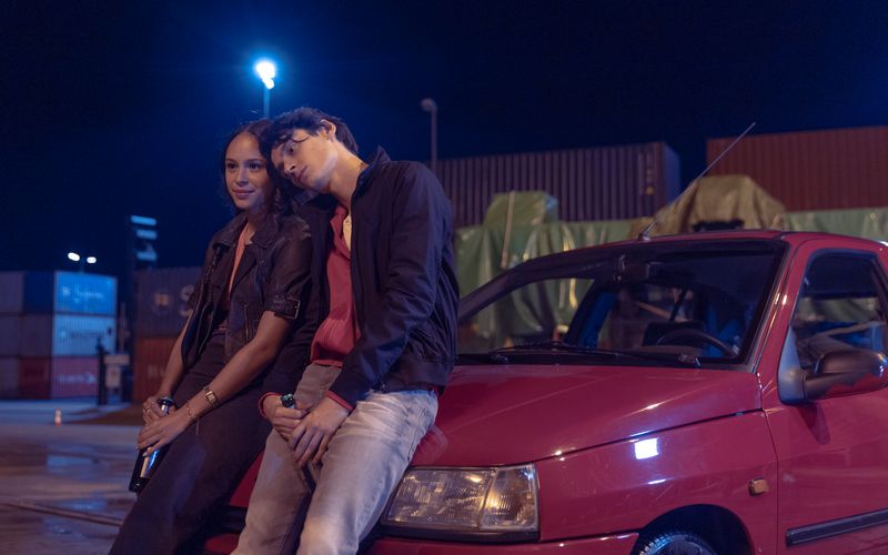 Charlotte (Zoe Fürmann) und Yussuf (Eren M. Güvercin) verstehen sich gut. 