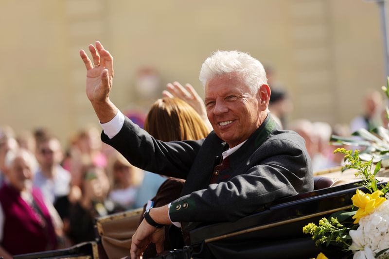 Wird der SPD-Politiker Dieter Reiter auch in den kommenden sechs Jahren als Münchner Oberbürgermeister an der Wiesn teilnehmen? Oder muss er seinen Platz nach zwölf Jahren räumen?