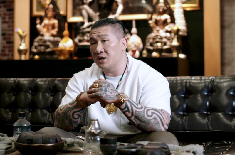 Holger Shen, ehemaliges Mitglied einer Triade - einer Organisation der chinesischen Mafia -, gibt Auskunft über deren Praktiken.
