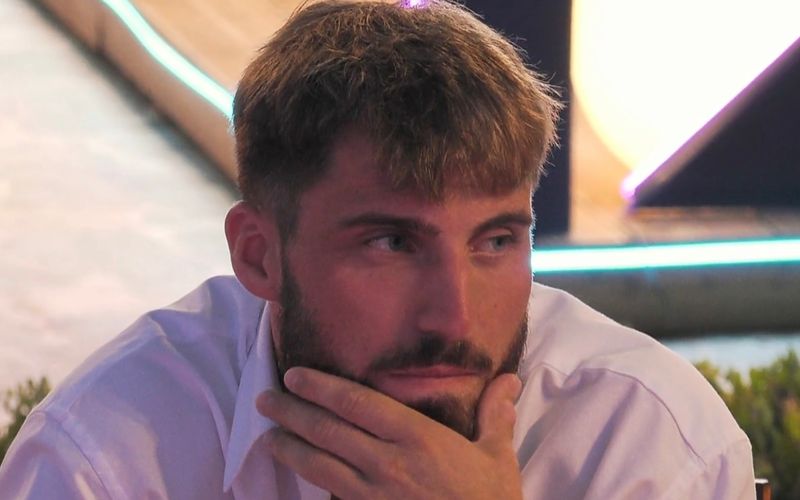 Patrick scheint tatsächlich Gefühle für Elena zu entwickeln.