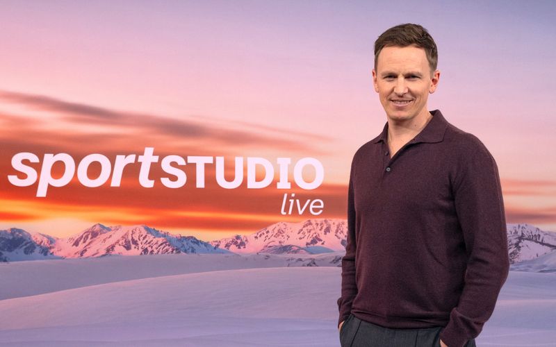 Jochen Breyer ist für das ZDF während der Olympischen Winterspiele als Moderator aktiv.