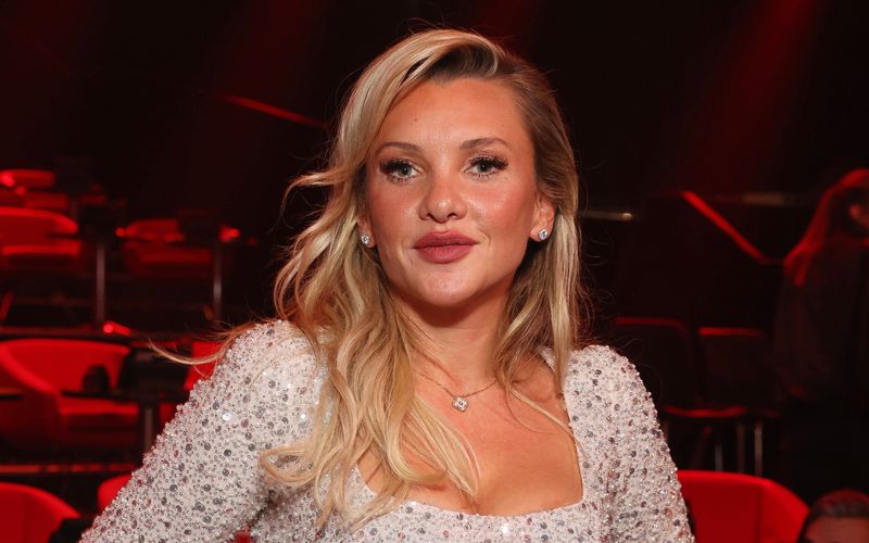 Beim Wiener Opernball unterlief Evelyn Burdecki ein Fauxpas.