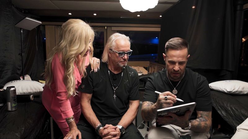 Robert Geiss betritt Neuland: Der 62-Jährige lässt sich spontan tätowieren.