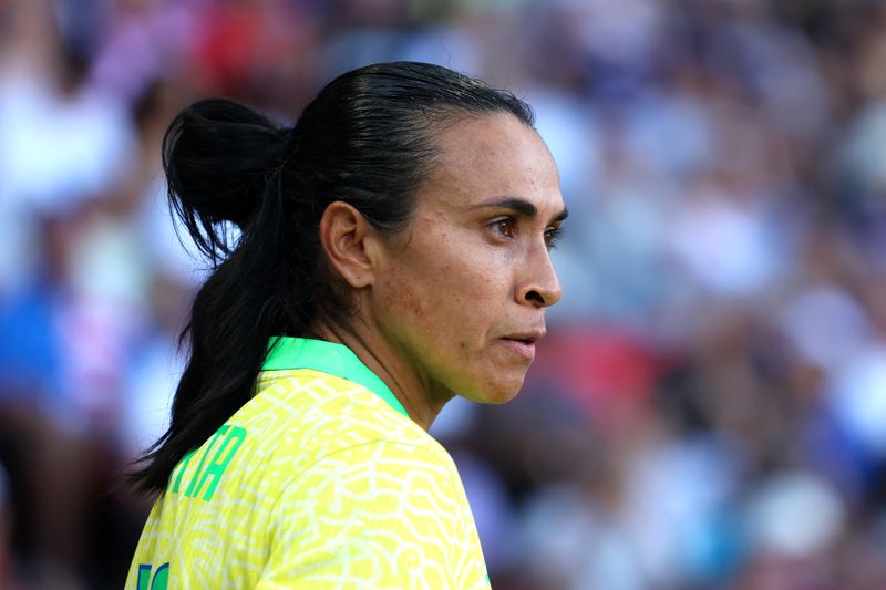 Vergessen Sie Lionel Messi, vergessen Sie Cristiano Ronaldo: Auch im Frauenfußball gibt es seit einigen Jahren Pionierinnen, die den Sport beherrschen und auch neben dem Platz für Ausrufezeichen sorgen - so wie etwa Marta, die am 19. Februar ihren 40. Geburtstag feiert. Für uns zählt sie zu den besten Spielerinnen aller Zeiten ... 
