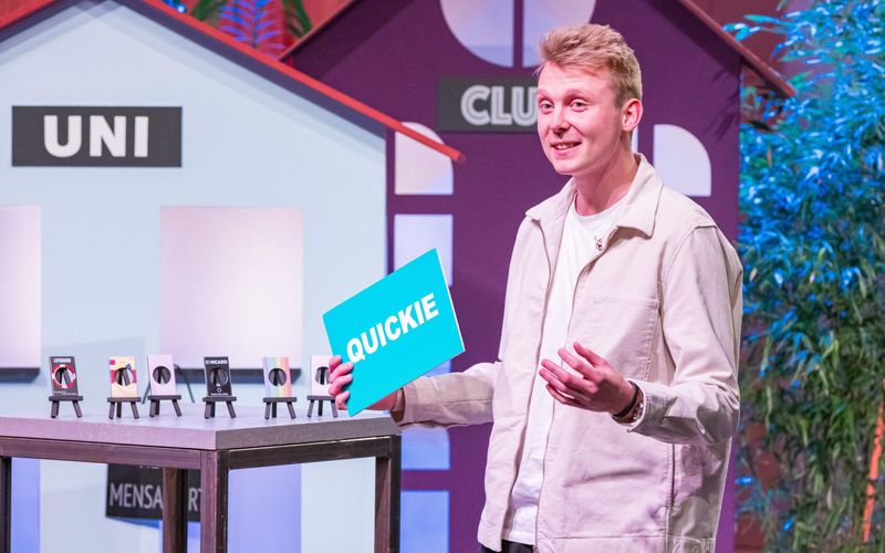 Der 23-jährige Patrick aus Karlsruhe, Gründer des Kondom-Start-ups "Condcards", hat eine offenherzige Art - und ein sympathisches Dauergrinsen im Gesicht.