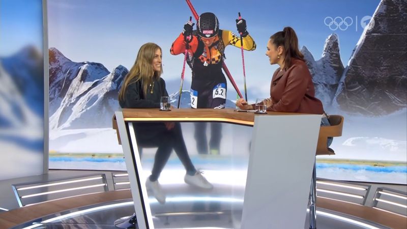 Esther Sedlaczek (r.) und Gela Allmann freuen sich über Platz vier für Tatjana Paller