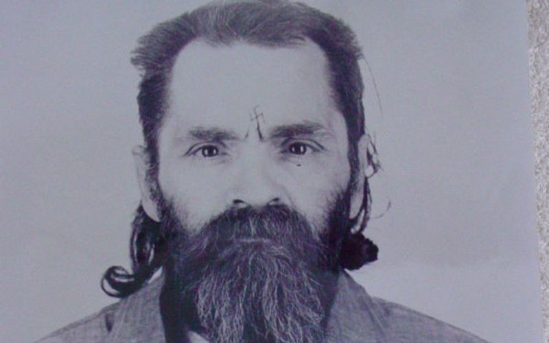 In Telefongesprächen aus dem Gefängnis erzählt Charles Manson von seiner Kindheit - und von einer Zeit in Mexiko, während der er "ein paar Leute" am Strand erschossen habe.