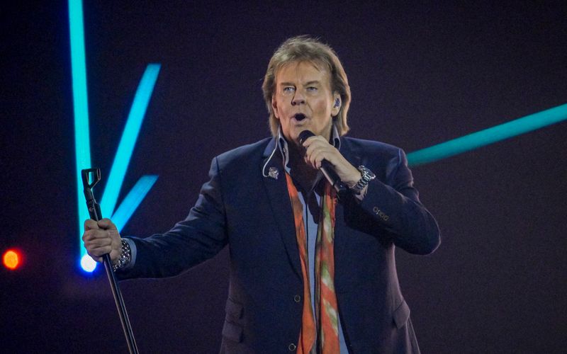 Eigentlich wollte er ja nicht mehr, aber: Kurz nach seinem 80. Geburtstag beschenkt Howard Carpendale sich selbst und seine Fans mit dem Jubiläumsalbum "Zeitlos".