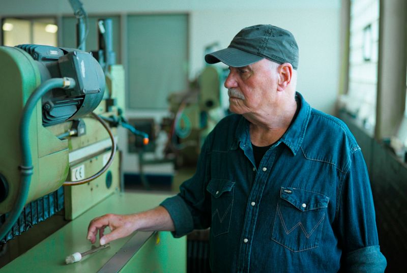 Rolly Brings hat lange bei Ford gearbeitet. Im WDR spricht er über die Vergangenheit und Zukunft des Automobilherstellers.