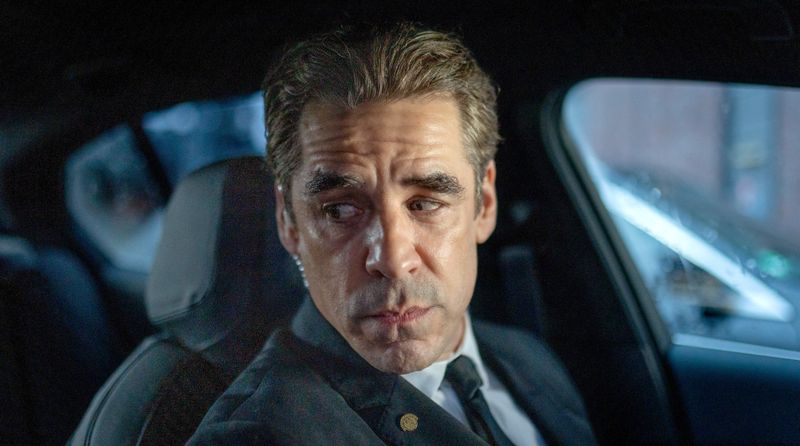 Tobias Oertel verleiht seinem "Beschützer" eine rätselhafte Aura.