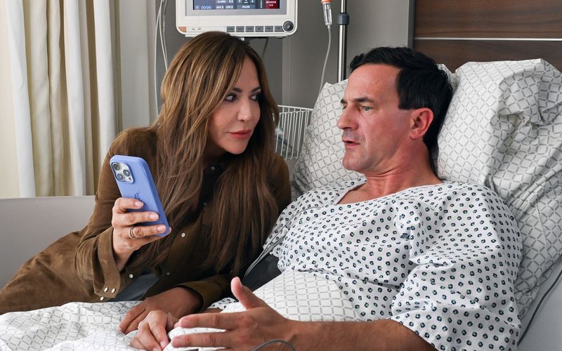 Schock nach dem Unfall: Friedel Gottwald (Sönke Möhring) hat Erinnerungslücken und hält sich für einen 16-jährigen Teenager. Katja Baumann (Simone Thomalla) versucht, ihm zu helfen.