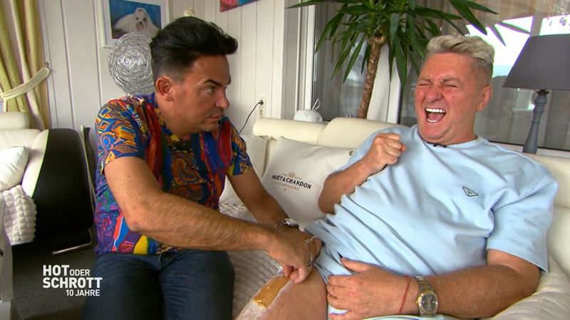 Matthias Mangiapane (l.) ist den Enthaarungsschmerz gewöhnt, Hubert Fella (r.) nicht.