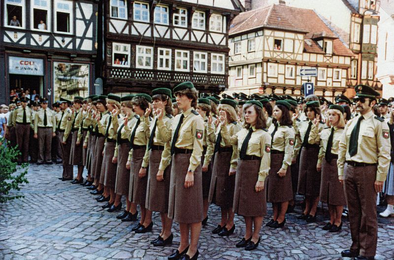Erst ab den 1980er-Jahren durften Frauen in Deutschland auch in die Schutzpolizei eintreten. In Bayern sogar erst ab 1990.