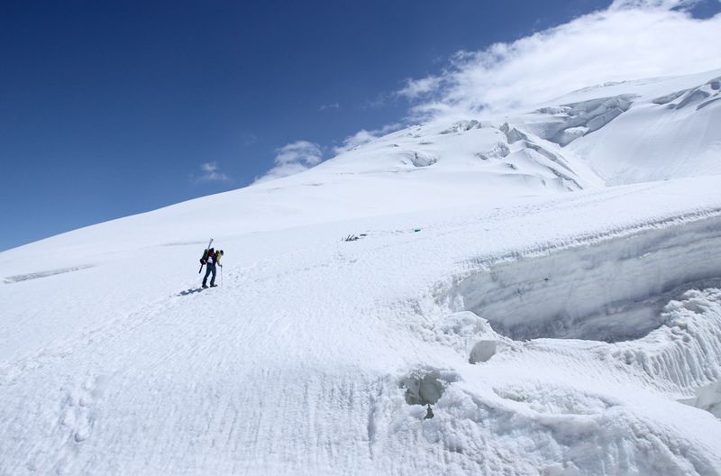 Bei der Besteigung des Mustagh Ata in China erinnert sich Benedikt Böhm an den 2014 verunglückten Freund.