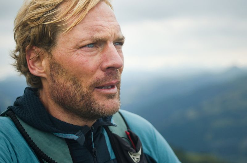 Im Film denkt der Bergsteiger Benedikt Böhm viel über seinen verlorenen Freund Sebastian nach.