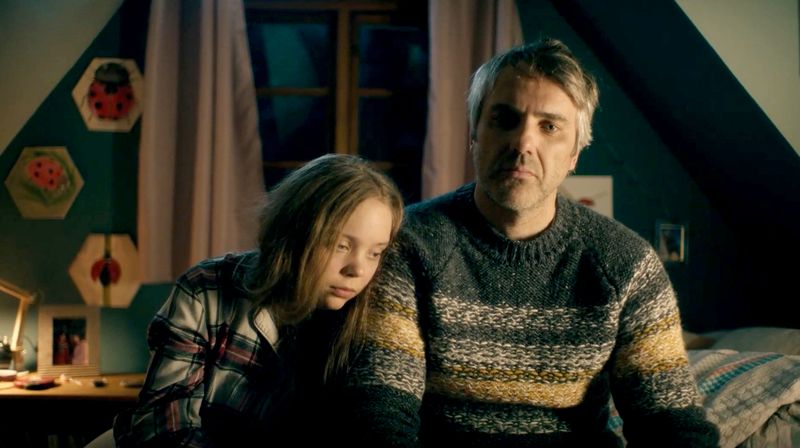 Der Fischer Mads (Stefan Rudolf) macht sich Sorgen um seine Tochter Hanne (Lale Andrä). Das Mädchen ist Autistin und kommt in der Außenwelt nicht gut klar. Der Job im Restaurant tat ihr gut, doch nach Jornas Tod möchte deren Witwe Airin sie loswerden.