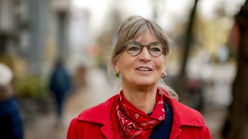 Die Journalistin Katrin Schwahlen möchte mit 68 Jahren nicht außen vor bleiben, sie ist beruflich voll aktiv.