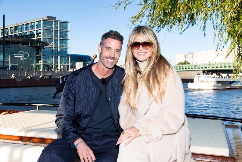 Andreas Ortner und Heidi Klum wollen die Boys in 50er-Badeklamotten sehen.